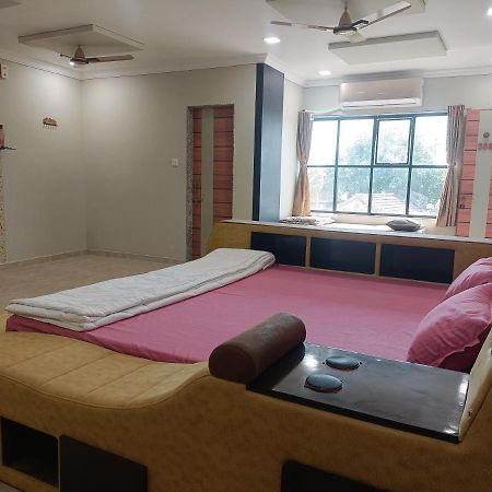 Hotel Jb Star Māndvi Екстериор снимка