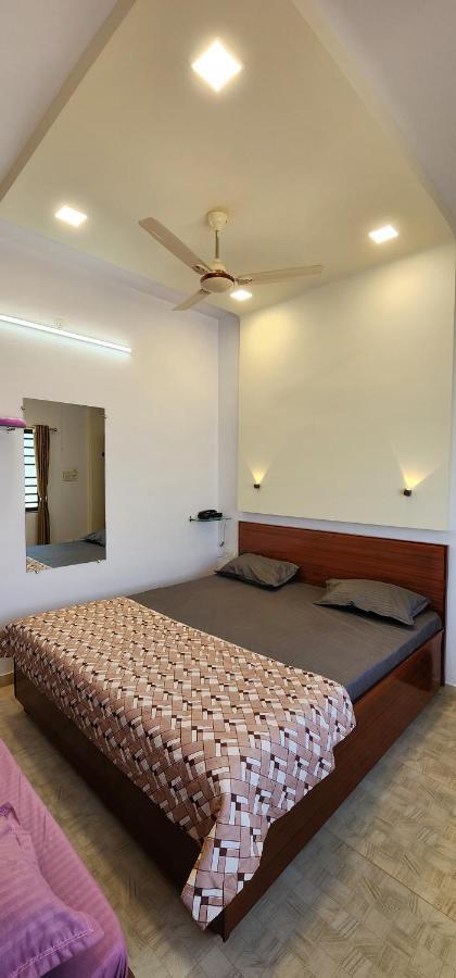 Hotel Jb Star Māndvi Екстериор снимка