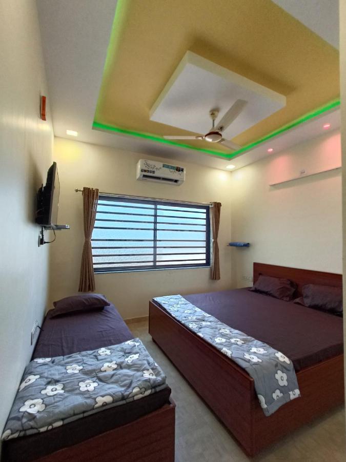 Hotel Jb Star Māndvi Екстериор снимка