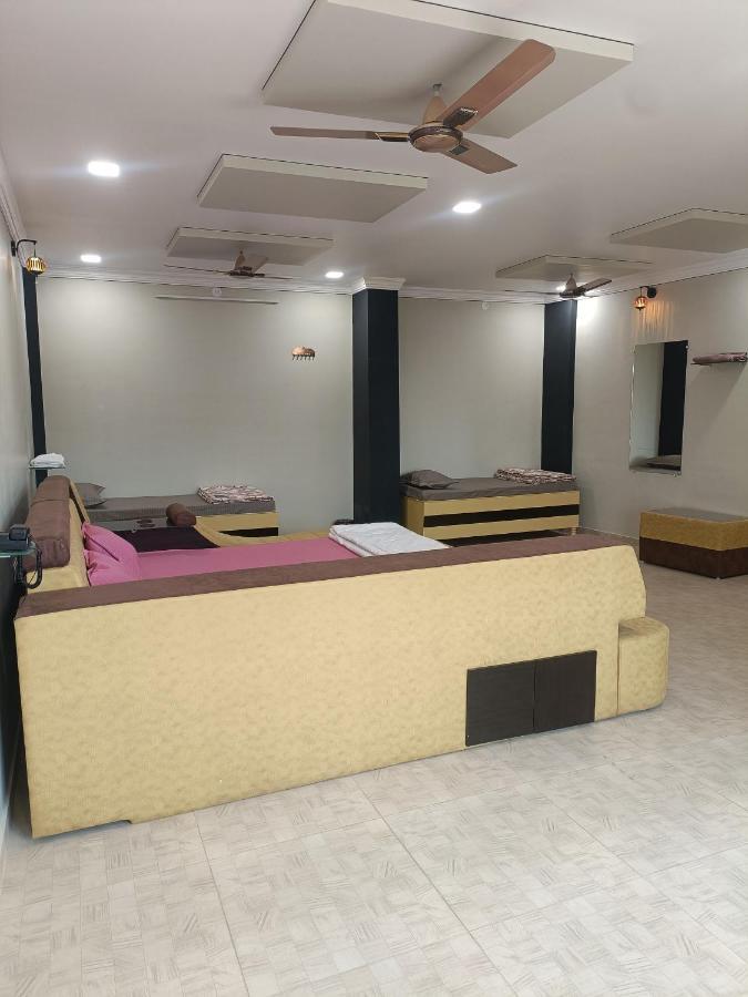 Hotel Jb Star Māndvi Екстериор снимка