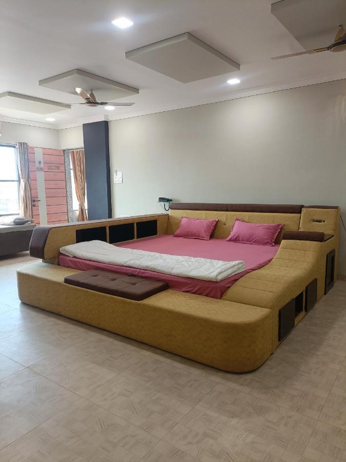 Hotel Jb Star Māndvi Екстериор снимка