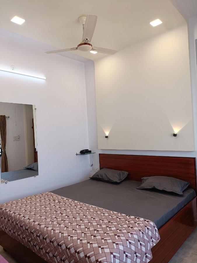 Hotel Jb Star Māndvi Екстериор снимка