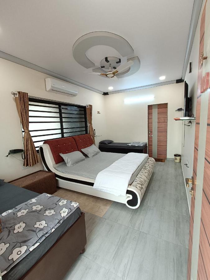 Hotel Jb Star Māndvi Екстериор снимка
