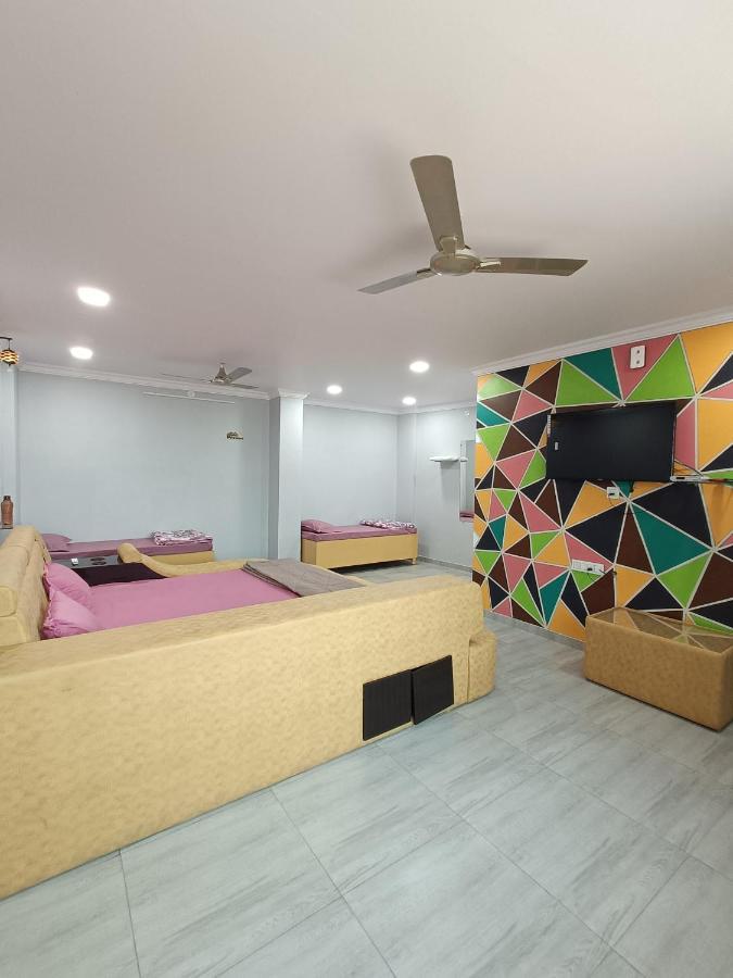 Hotel Jb Star Māndvi Екстериор снимка
