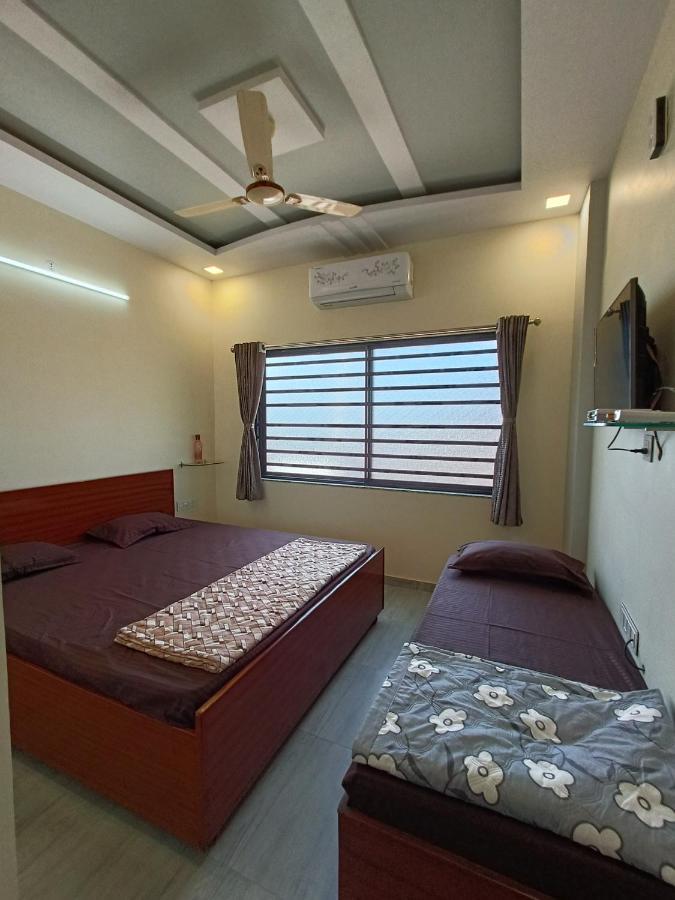 Hotel Jb Star Māndvi Екстериор снимка