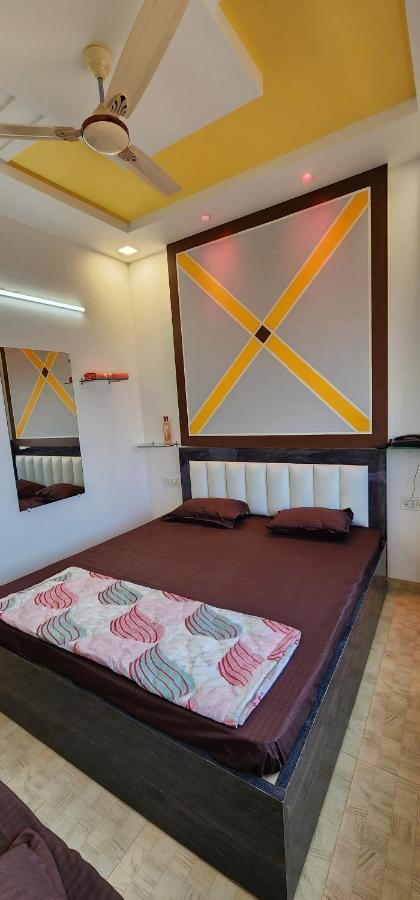 Hotel Jb Star Māndvi Екстериор снимка