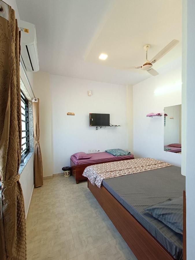 Hotel Jb Star Māndvi Екстериор снимка