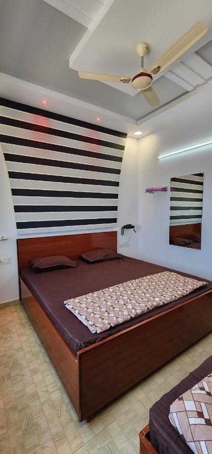 Hotel Jb Star Māndvi Екстериор снимка