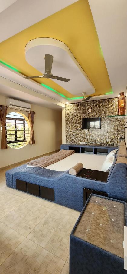 Hotel Jb Star Māndvi Екстериор снимка