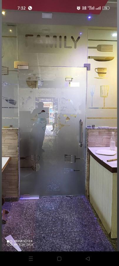 Hotel Jb Star Māndvi Екстериор снимка